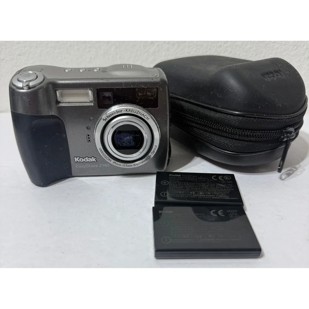 Kodak EasyShare Z760 6.1MP Digital Camera Bundle Silver Untested +Batteries Case